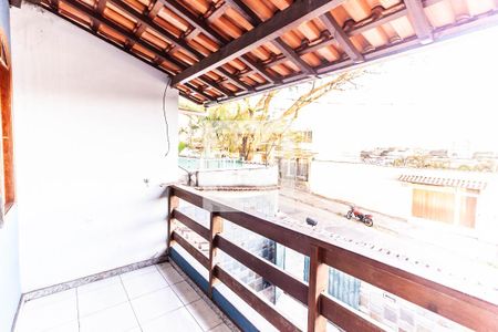 Casa à venda com 180m², 3 quartos e 3 vagas Casa à venda com 180m², 3 quartos e 3 vagasÁrea Externa