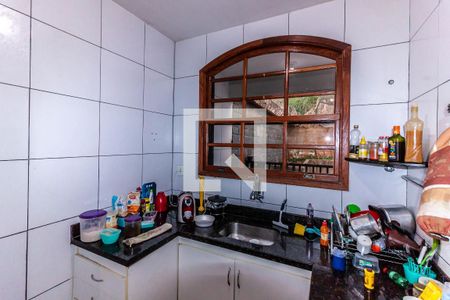 Casa à venda com 180m², 3 quartos e 3 vagas Casa à venda com 180m², 3 quartos e 3 vagasCozinha