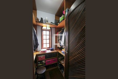 Casa à venda com 450m², 5 quartos e 4 vagasCloset da Suíte 1