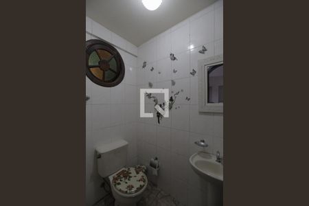 Casa à venda com 450m², 5 quartos e 4 vagasBanheiro da piscina