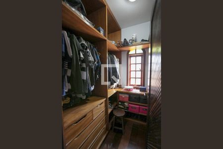 Casa à venda com 450m², 5 quartos e 4 vagasCloset da Suíte 1