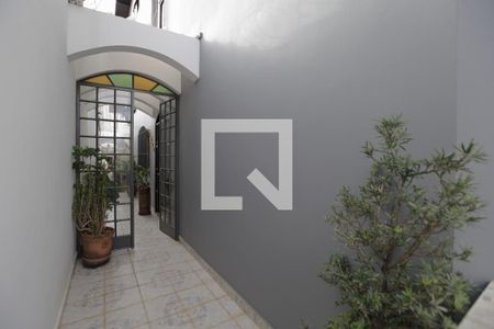 Casa à venda com 450m², 5 quartos e 4 vagasEntrada