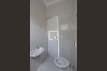 Banheiro de kitnet/studio para alugar com 1 quarto, 27m² em Jardim Gonçalves, Sorocaba