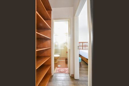 Corredor  de apartamento à venda com 1 quarto, 45m² em Campo Belo, São Paulo