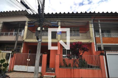 Casa de condomínio à venda com 150m², 4 quartos e 1 vaga Casa de condomínio à venda com 150m², 4 quartos e 1 vagaFachada