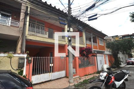 Casa de condomínio à venda com 150m², 4 quartos e 1 vaga Casa de condomínio à venda com 150m², 4 quartos e 1 vagaFachada
