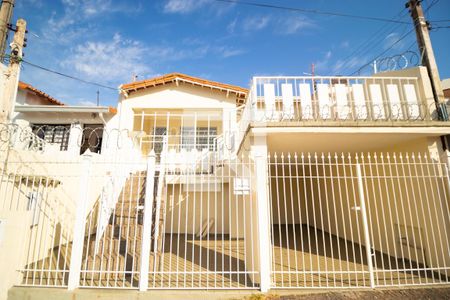 Casa à venda com 171m², 2 quartos e 1 vaga Casa à venda com 171m², 2 quartos e 1 vagaFachada