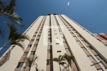 Apartamento à venda com 60m², 2 quartos e 1 vaga Apartamento à venda com 60m², 2 quartos e 1 vagaFachada