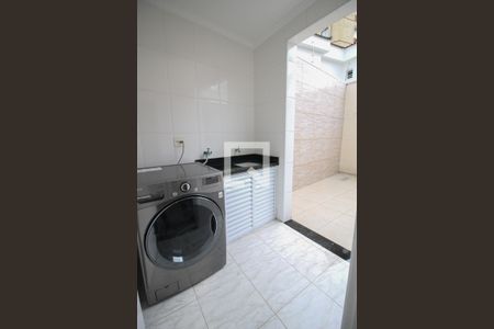 Casa à venda com 122m², 3 quartos e 2 vagasarea de serviço