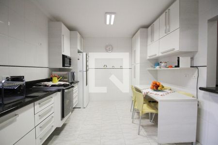 Casa à venda com 122m², 3 quartos e 2 vagascozinha