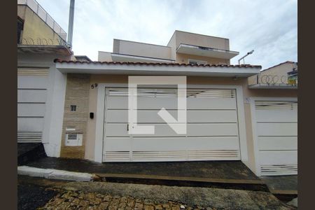 Casa à venda com 122m², 3 quartos e 2 vagas Casa à venda com 122m², 3 quartos e 2 vagasfachada