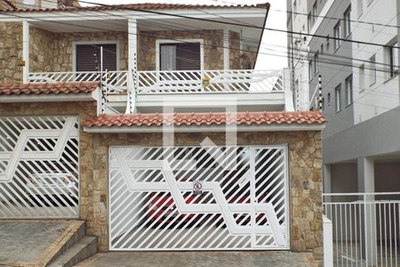 Casa à venda com 162m², 3 quartos e 4 vagas Casa à venda com 162m², 3 quartos e 4 vagasFachada