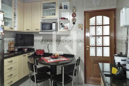 Casa à venda com 162m², 3 quartos e 4 vagas Casa à venda com 162m², 3 quartos e 4 vagasCozinha