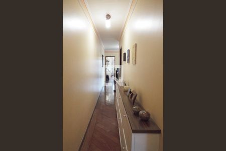 Casa à venda com 162m², 3 quartos e 4 vagas Casa à venda com 162m², 3 quartos e 4 vagasCorredor