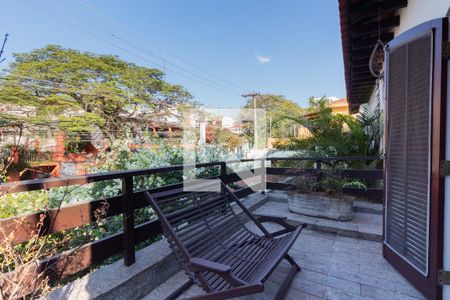 Casa à venda com 311m², 4 quartos e 4 vagas Casa à venda com 311m², 4 quartos e 4 vagasVaranda da Suíte 2