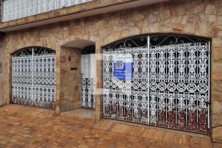 Casa à venda com 332m², 3 quartos e 2 vagasFachada