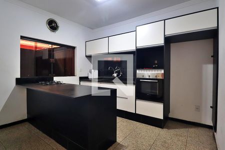 Casa à venda com 332m², 3 quartos e 2 vagasCozinha