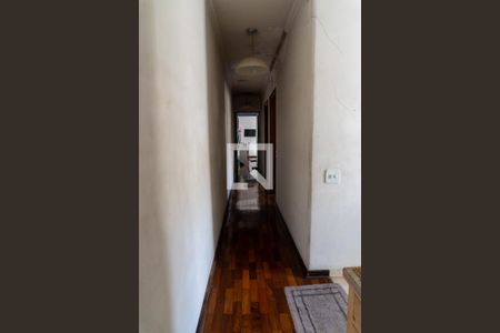 Casa à venda com 230m², 4 quartos e 3 vagas Casa à venda com 230m², 4 quartos e 3 vagasCorredor