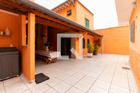 Casa à venda com 370m², 6 quartos e 5 vagas Casa à venda com 370m², 6 quartos e 5 vagasQuintal