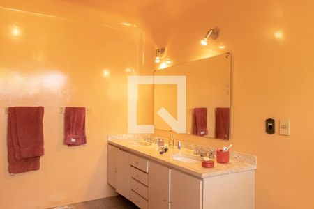 Casa à venda com 400m², 5 quartos e 4 vagas Casa à venda com 400m², 5 quartos e 4 vagasBanheiro da Suíte 2