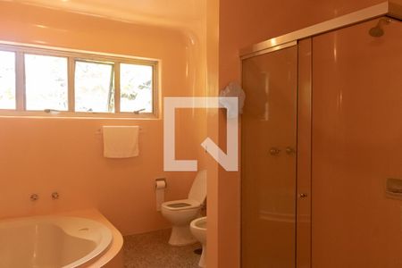 Casa à venda com 400m², 5 quartos e 4 vagas Casa à venda com 400m², 5 quartos e 4 vagasBanheiro da Suíte 2