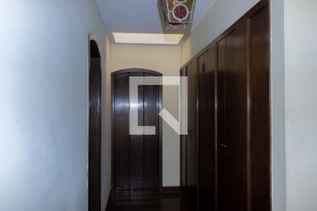 Casa à venda com 400m², 5 quartos e 4 vagas Casa à venda com 400m², 5 quartos e 4 vagasCorredor