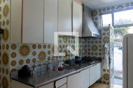 Casa à venda com 400m², 5 quartos e 4 vagas Casa à venda com 400m², 5 quartos e 4 vagasCozinha