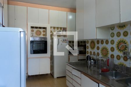 Casa à venda com 400m², 5 quartos e 4 vagas Casa à venda com 400m², 5 quartos e 4 vagasCozinha