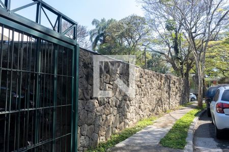 Casa à venda com 400m², 5 quartos e 4 vagas Casa à venda com 400m², 5 quartos e 4 vagasVista da Rua