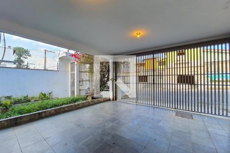 Casa à venda com 450m², 4 quartos e 2 vagas Casa à venda com 450m², 4 quartos e 2 vagasGaragem