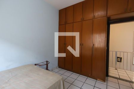 Casa à venda com 450m², 4 quartos e 2 vagas Casa à venda com 450m², 4 quartos e 2 vagasQuarto 1