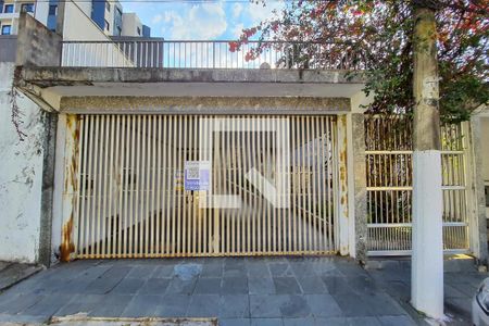 Casa à venda com 450m², 4 quartos e 2 vagas Casa à venda com 450m², 4 quartos e 2 vagasFachada