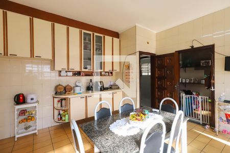 Casa à venda com 450m², 4 quartos e 2 vagas Casa à venda com 450m², 4 quartos e 2 vagasCozinha