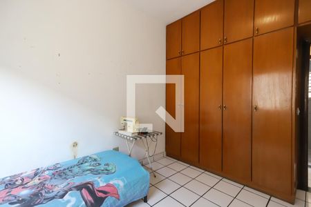 Casa à venda com 450m², 4 quartos e 2 vagas Casa à venda com 450m², 4 quartos e 2 vagasQuarto 2