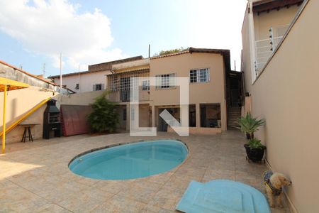 Casa à venda com 260m², 3 quartos e 2 vagasQuintal