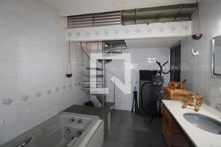 Casa à venda com 260m², 3 quartos e 2 vagasBanheiro da Suíte