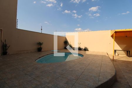 Casa à venda com 260m², 3 quartos e 2 vagasQuintal