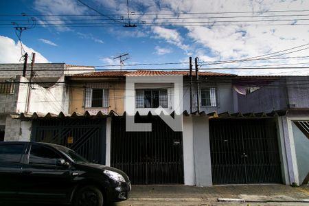 Casa à venda com 130m², 4 quartos e 1 vagaFachada