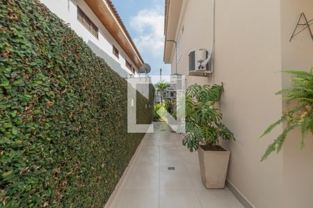 Casa de condomínio à venda com 600m², 6 quartos e 2 vagasCorredor