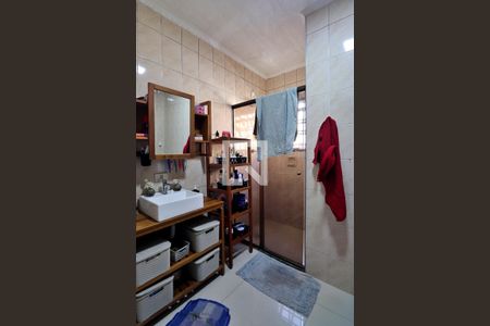 Casa à venda com 155m², 4 quartos e 2 vagasBanheiro 1