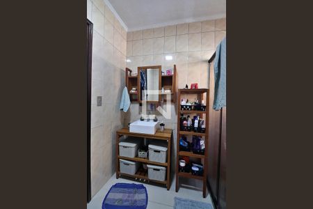 Casa à venda com 155m², 4 quartos e 2 vagasBanheiro 1