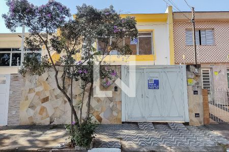 Casa à venda com 215m², 3 quartos e 3 vagas Casa à venda com 215m², 3 quartos e 3 vagasFachada