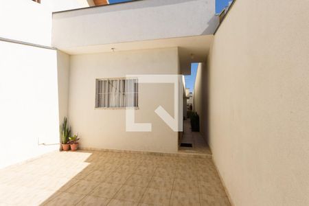 Casa à venda com 120m², 3 quartos e 2 vagas Casa à venda com 120m², 3 quartos e 2 vagasFachada