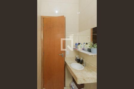 Casa à venda com 120m², 3 quartos e 2 vagas Casa à venda com 120m², 3 quartos e 2 vagasBanheiro