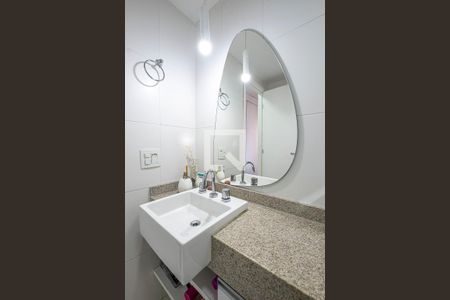 Apartamento à venda com 70m², 2 quartos e 2 vagasSuíte - Banheiro