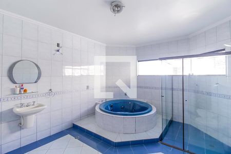 Casa à venda com 330m², 5 quartos e 4 vagasBanheiro da Suíte 2