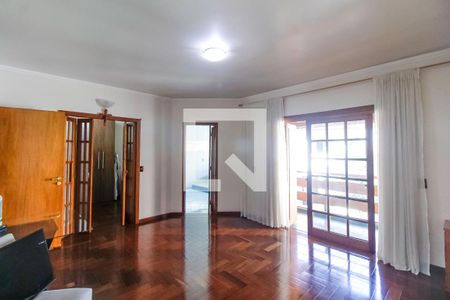 Casa à venda com 330m², 5 quartos e 4 vagasSuíte 2