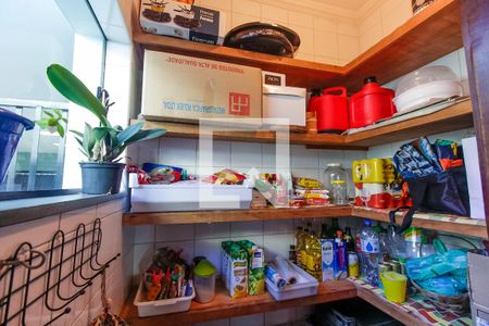 Casa à venda com 330m², 5 quartos e 4 vagasDespensa