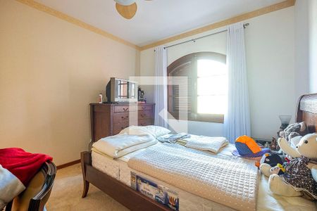 Casa à venda com 320m², 3 quartos e 4 vagas Casa à venda com 320m², 3 quartos e 4 vagasQuarto 2