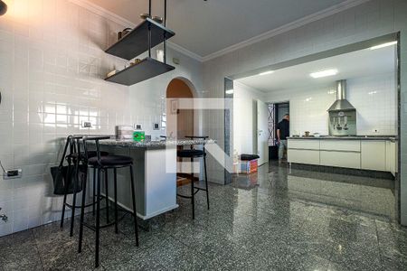 Casa à venda com 320m², 3 quartos e 4 vagas Casa à venda com 320m², 3 quartos e 4 vagasCozinha